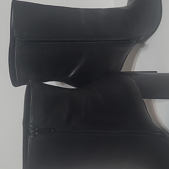 Elegant Black Women's Boots - Picture 5 of 9